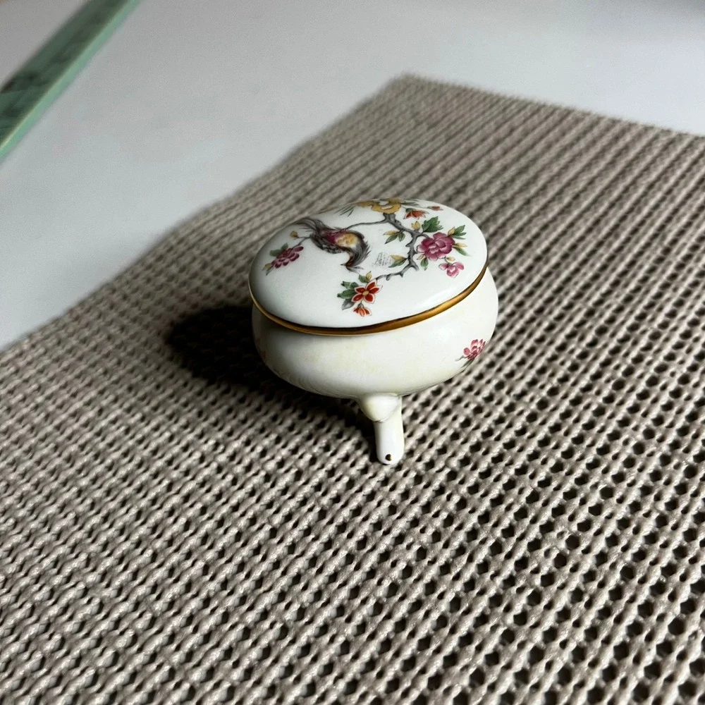 Vintage Porcelain Footed Trinket Box Bird Floral Gold Trim Chinoiserie Mini Jar‎